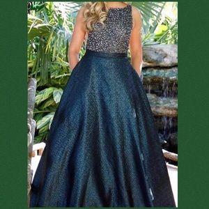 Jovani Gown size 6 Deep Green/Black Metallic